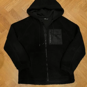 Fleecejacka från lckr  - Tja tja, säljer nu denna feta jacka från Lckr - Skick: 9/10 - Storlek M - Tveka inte på att skriva vid minsta lilla fråga mvh!