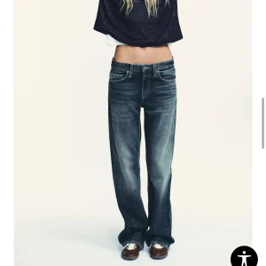 Jeans från Zara  - Säljer ett par blå jeans i strl 38 från zara. Aldrig använt💖💖