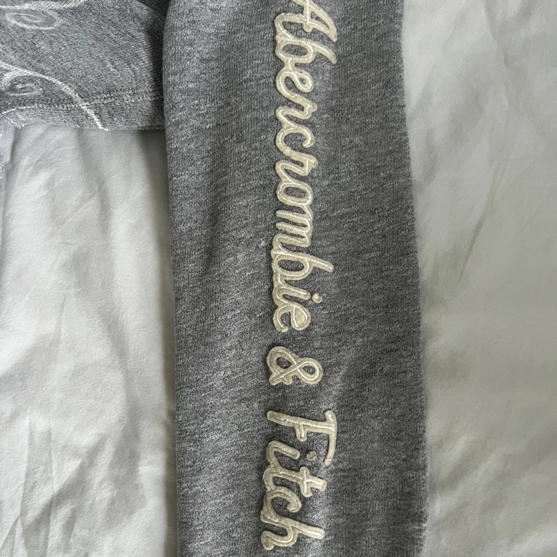 Grå hoodie med fluffig huva Abercrombie - 4