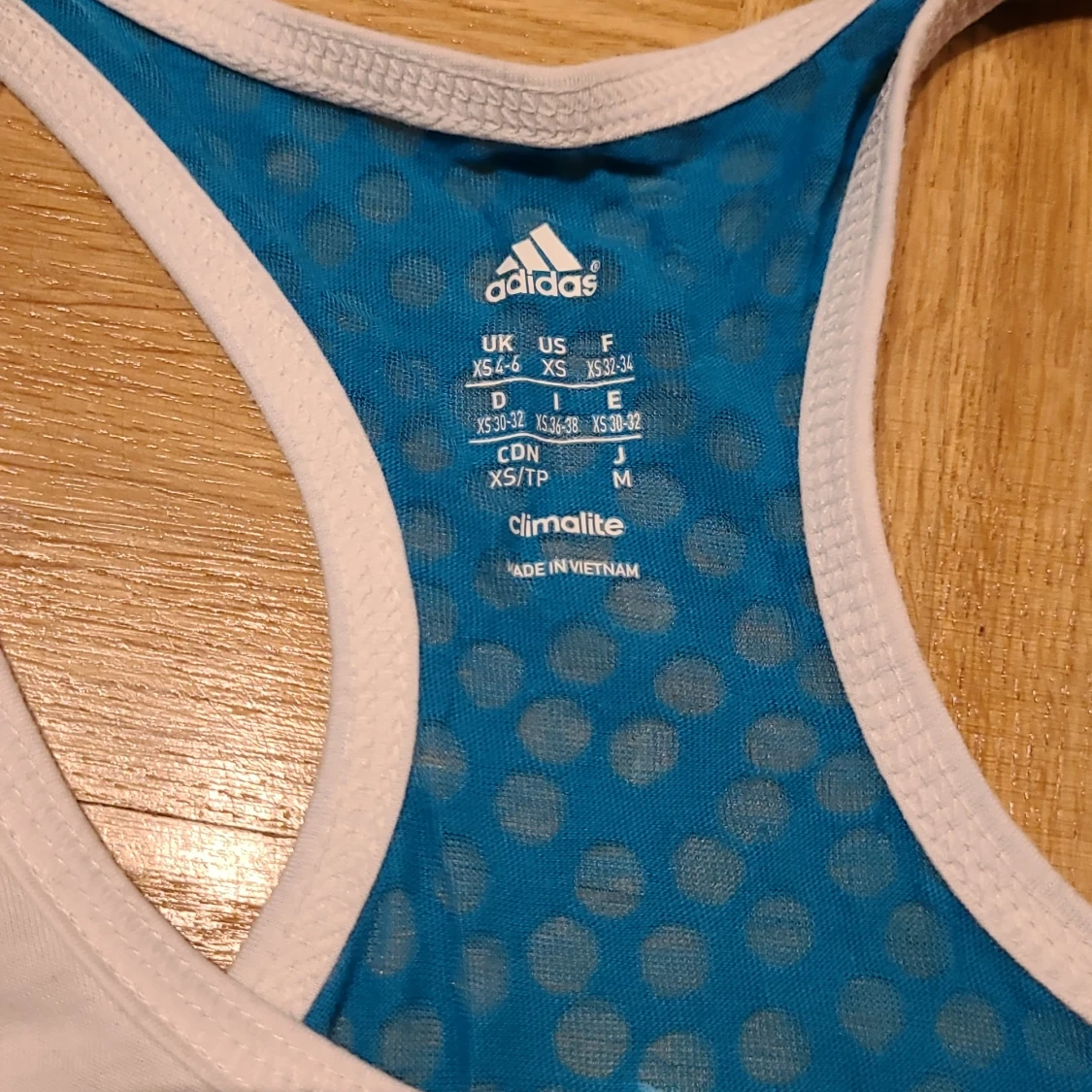 Vit och blå linnetopp från Adidas - 1
