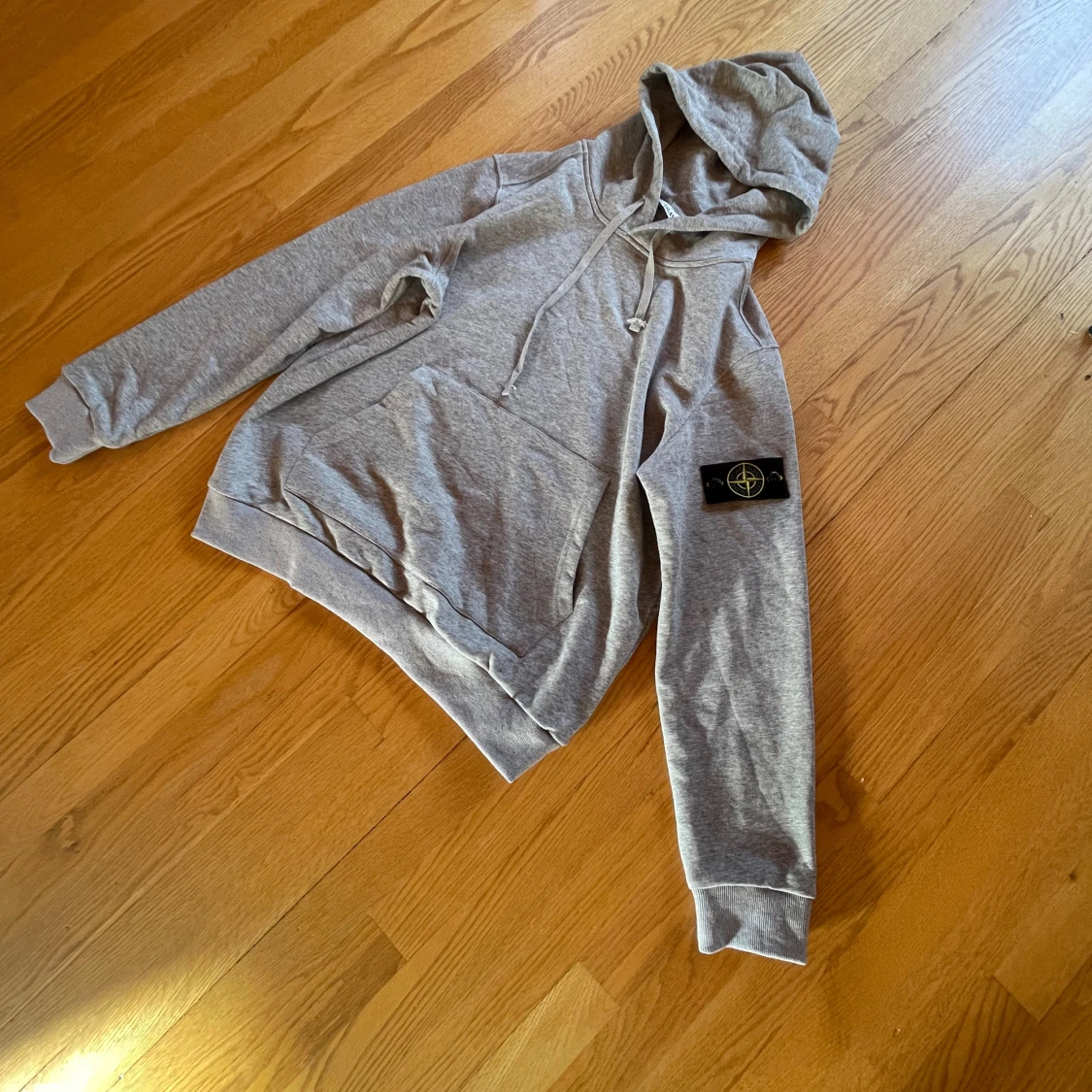 Grå hoodie från Stone Island