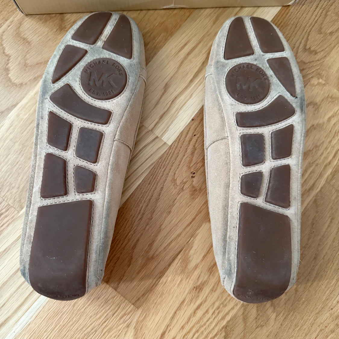 Beige mocka loafers Michael Kors - 1