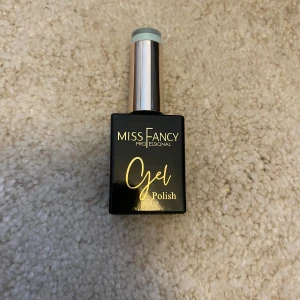 Mint färgat gellack - Gellack som är oanvänt!