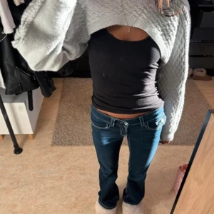 Grå stickad bolero - Jätte fin grå stickad bolerotopp! Från H&M Storlek S