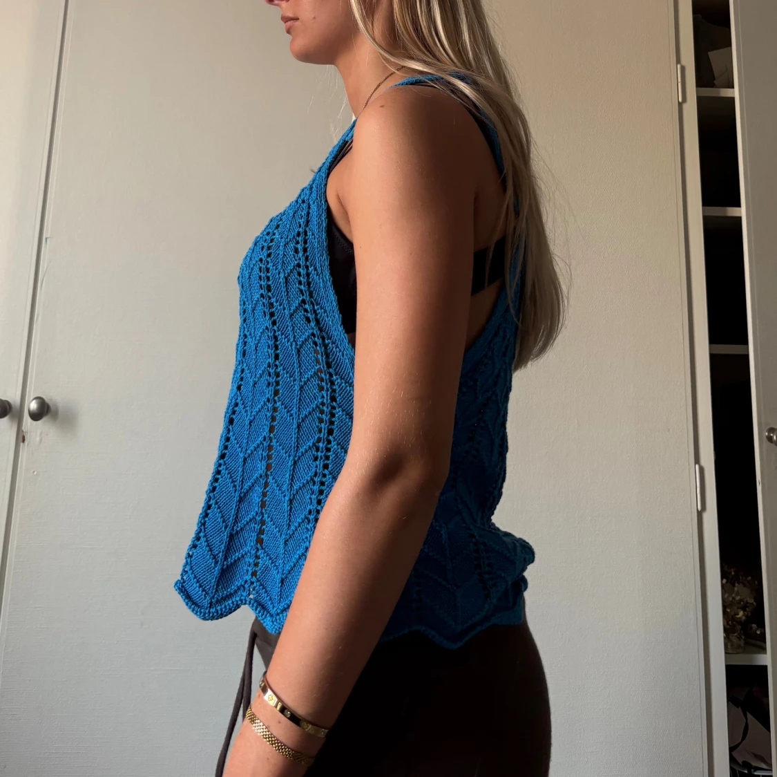 Blå stickad linnetopp med knyt - 1