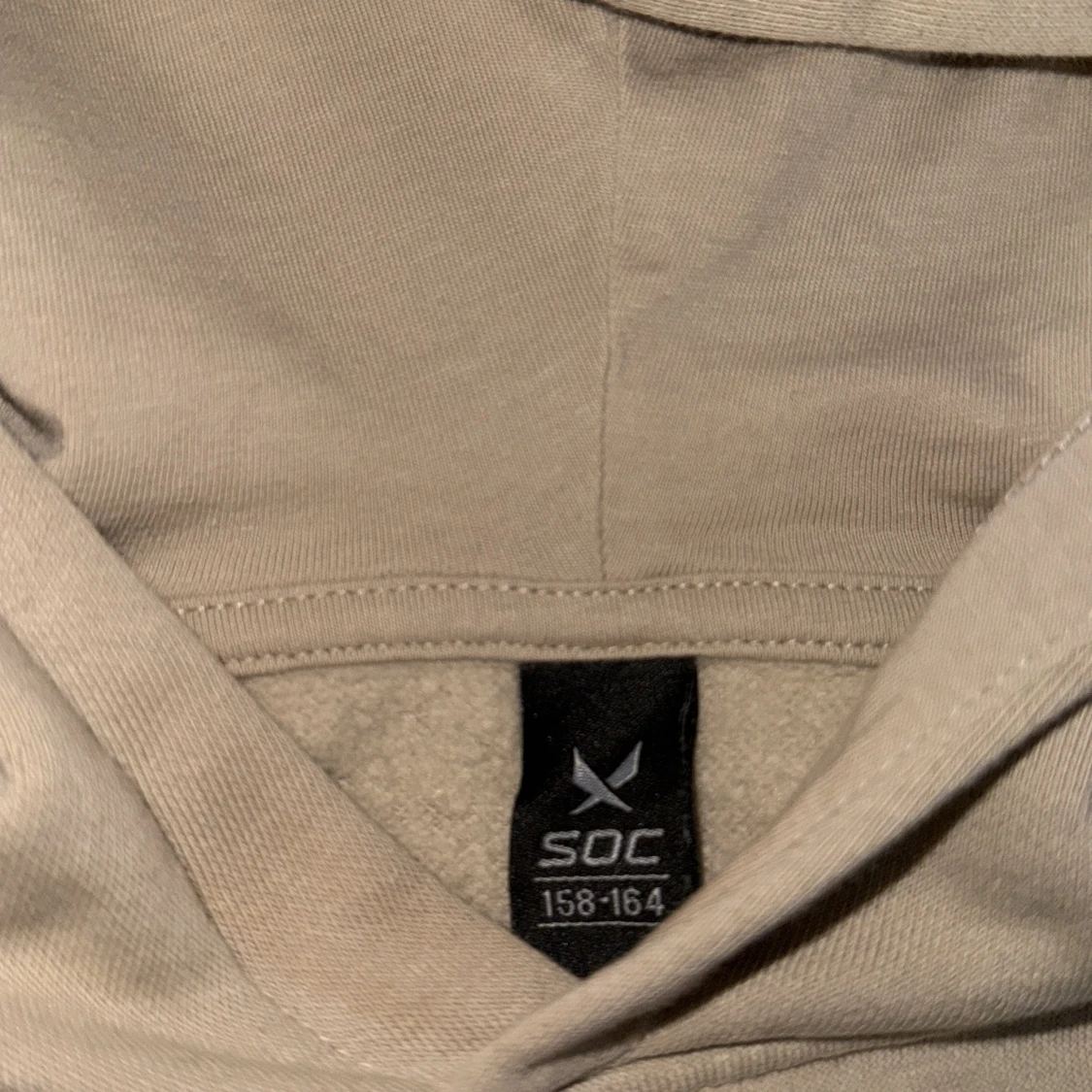 Beige hoodie med huva och ficka - 4