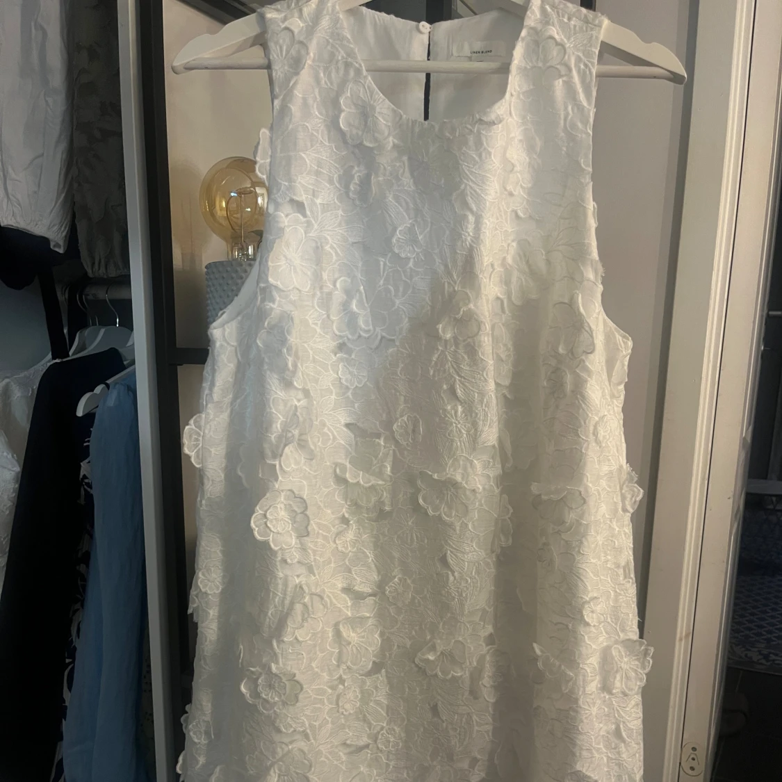 Vit blommig kort klänning - 1