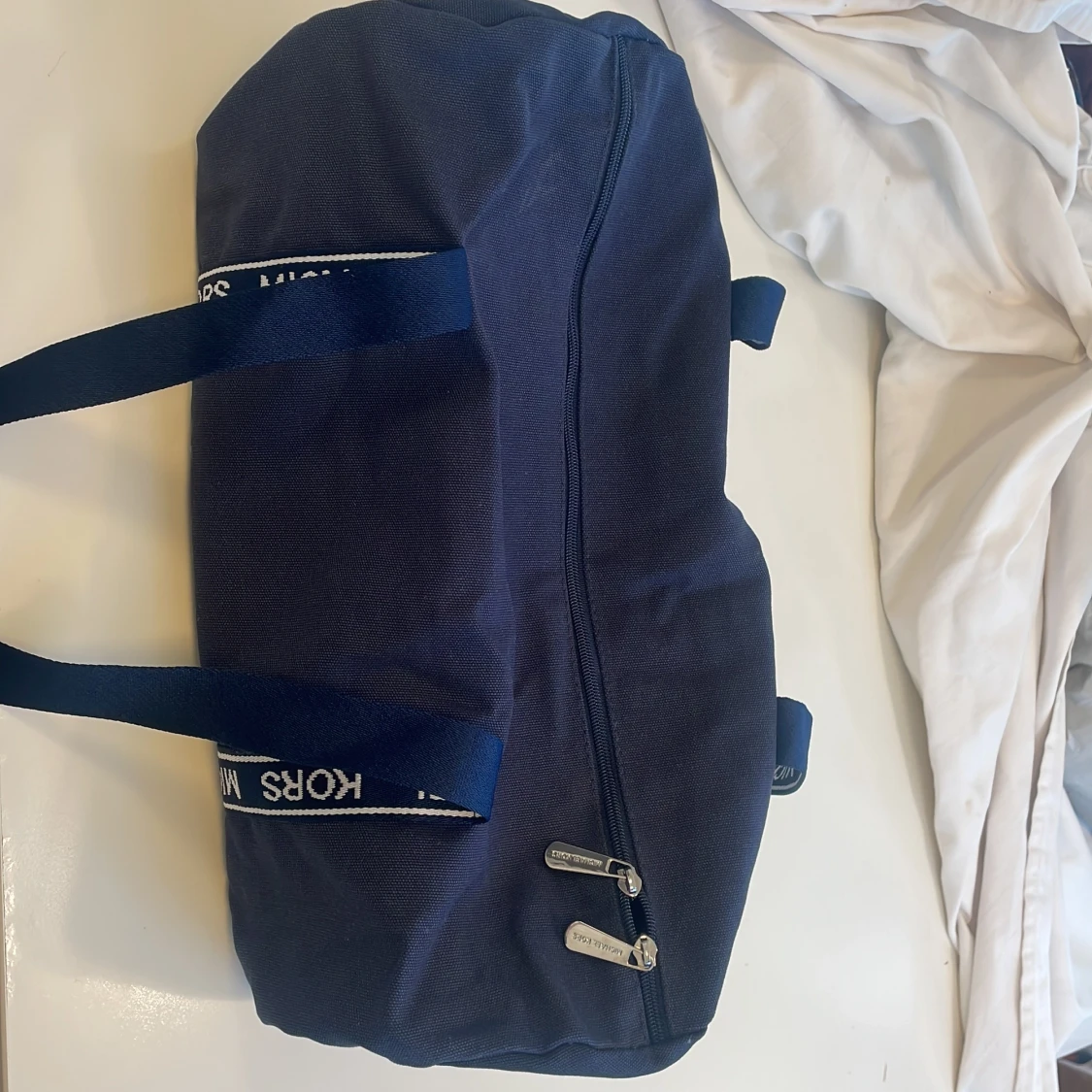 Blå duffelbag från Michael Kors - 2