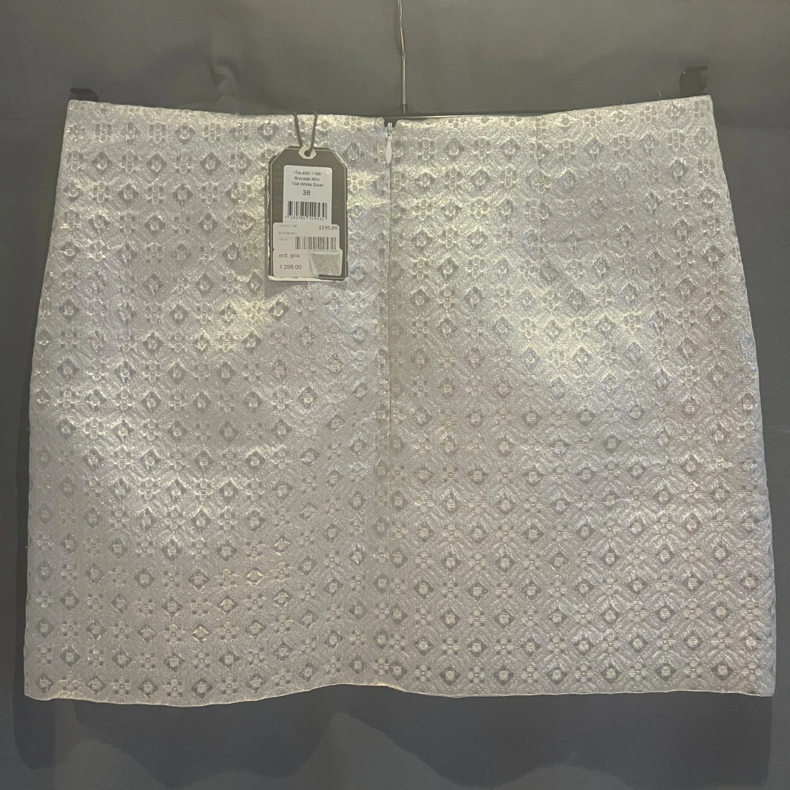 Vit och silver brokad minikjol - 1