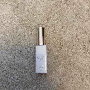 Silver liner - Liner gel från missfancy, använt ca 2 gånger💕 Nypris:119kr