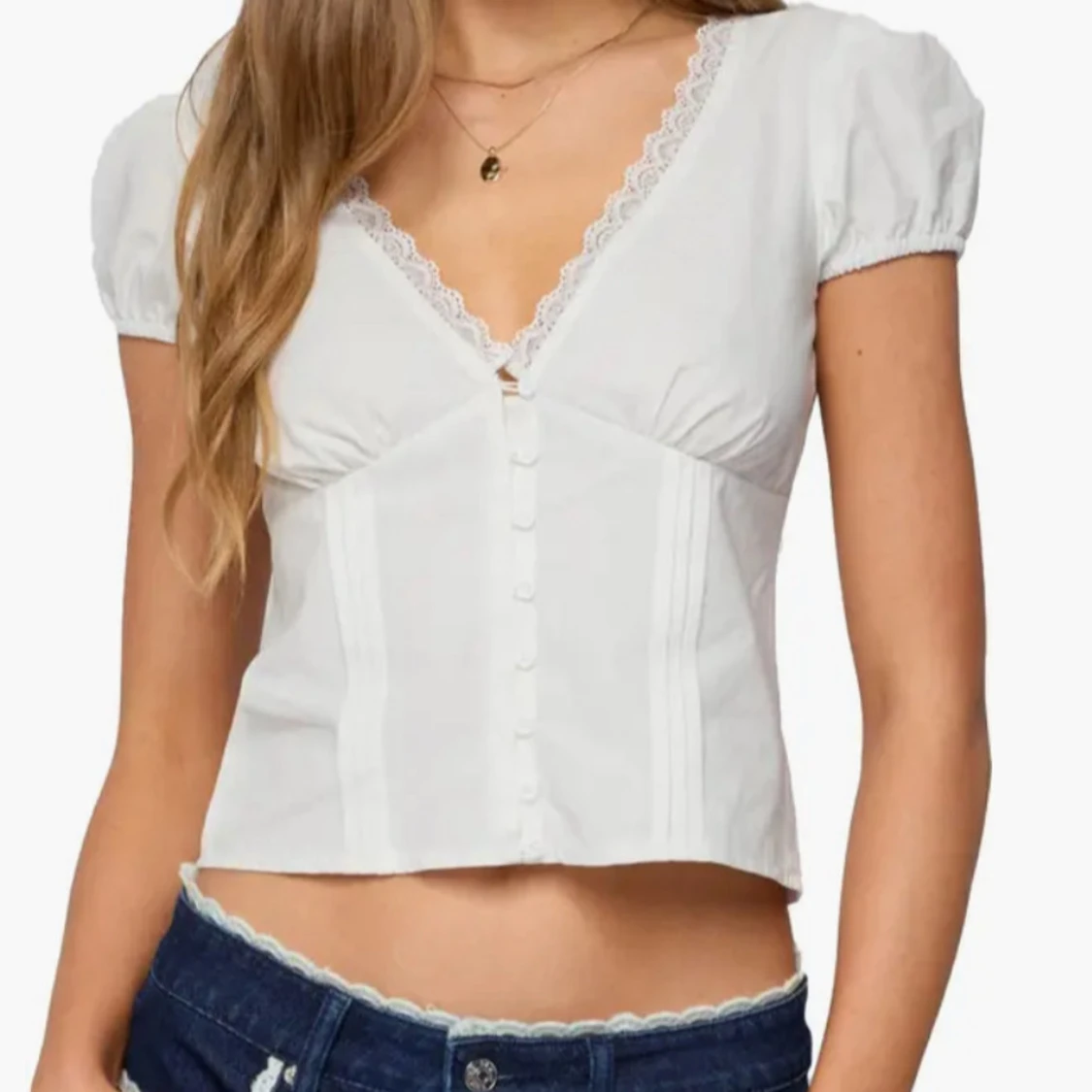 Vit croppad blus med spets och knappar - 1