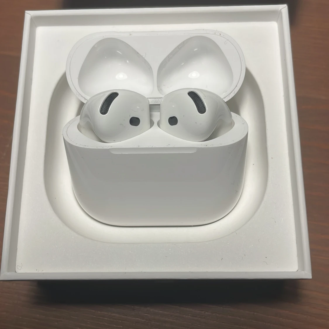 AirPods 4 - 3