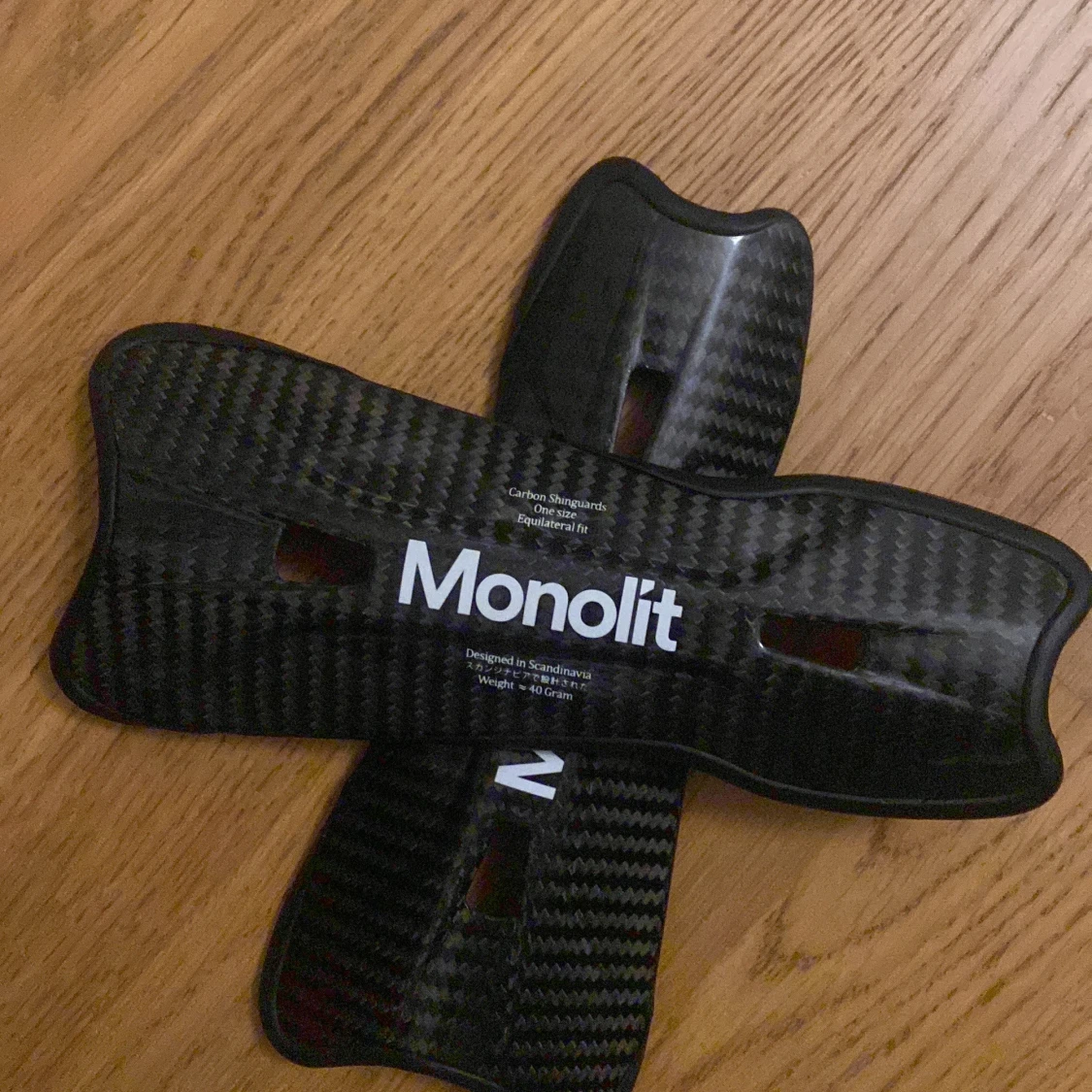 Monolit benskydd i kolfiber - 3