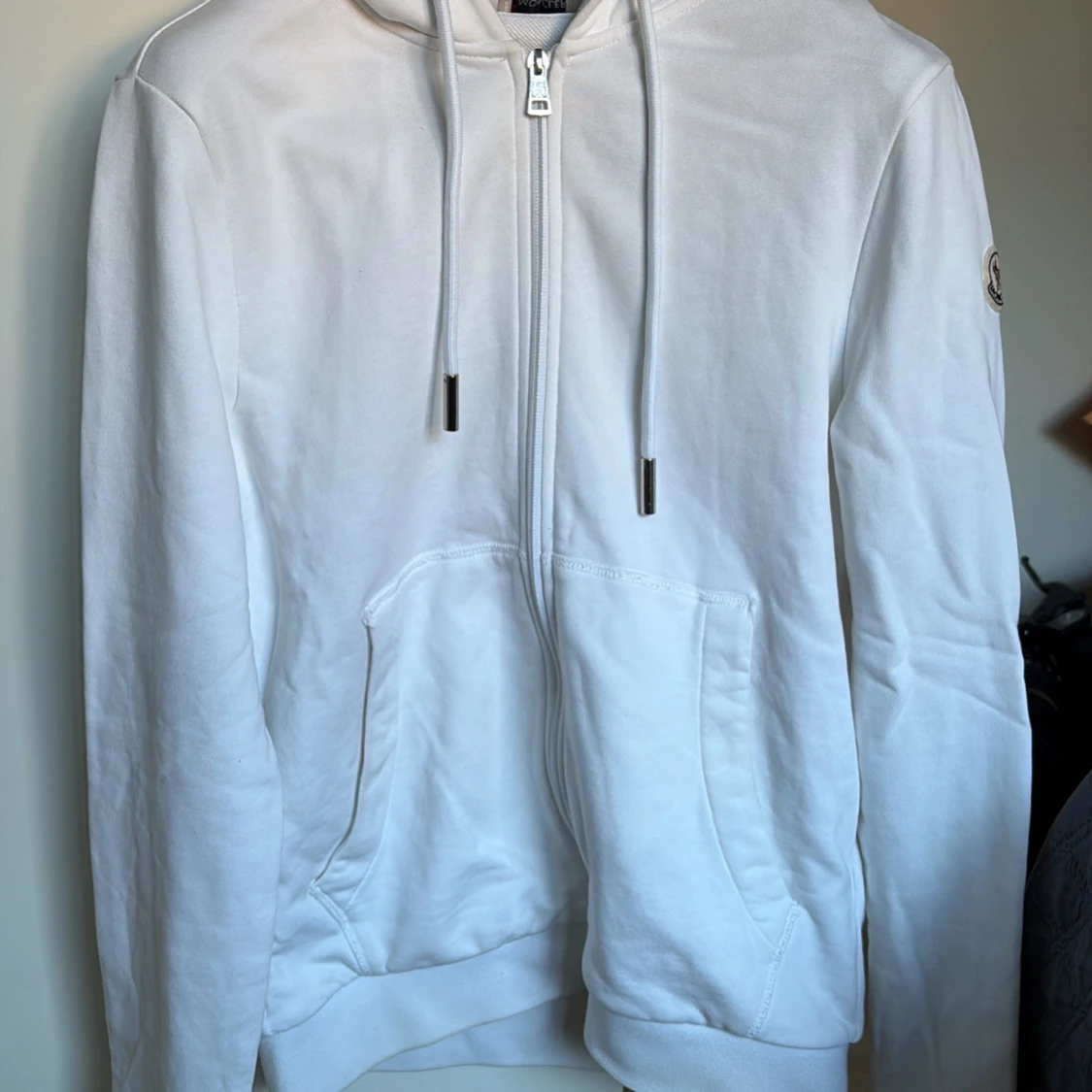 Vit hoodie från Moncler med dragkedja - 2