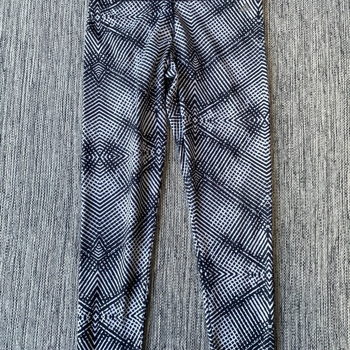 Svarta och vita Adidas leggings M