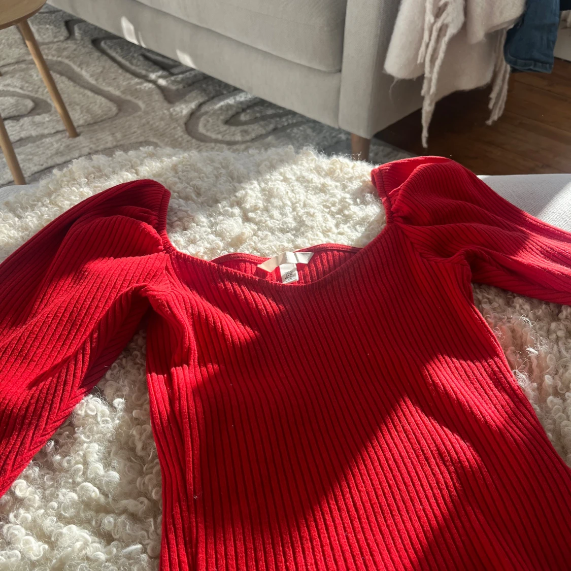 Röd topp med puffärm H&M XS - 1