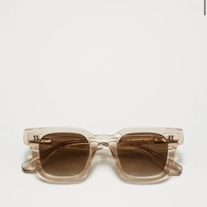 Chimi solglasögon  - Chimi solglasögon i modellen 04 ecru. Kommer utan påsen och fodralet, därav  priset.