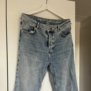 bikbok blå raka jeans 31 - Superfina, använda typ 5 gånger!