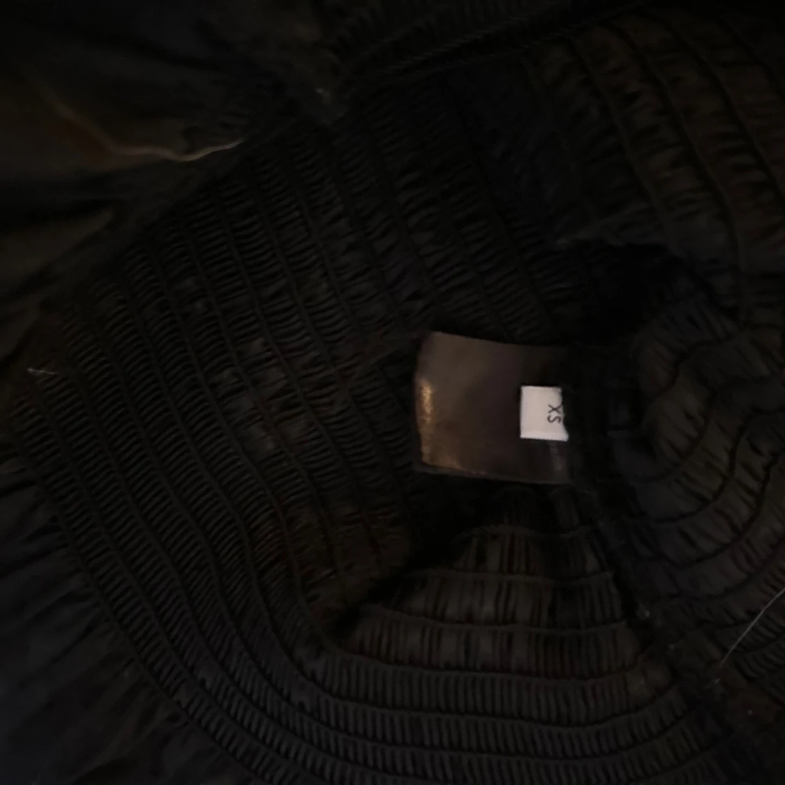 Svart blus med volang från Co' Couture - 3