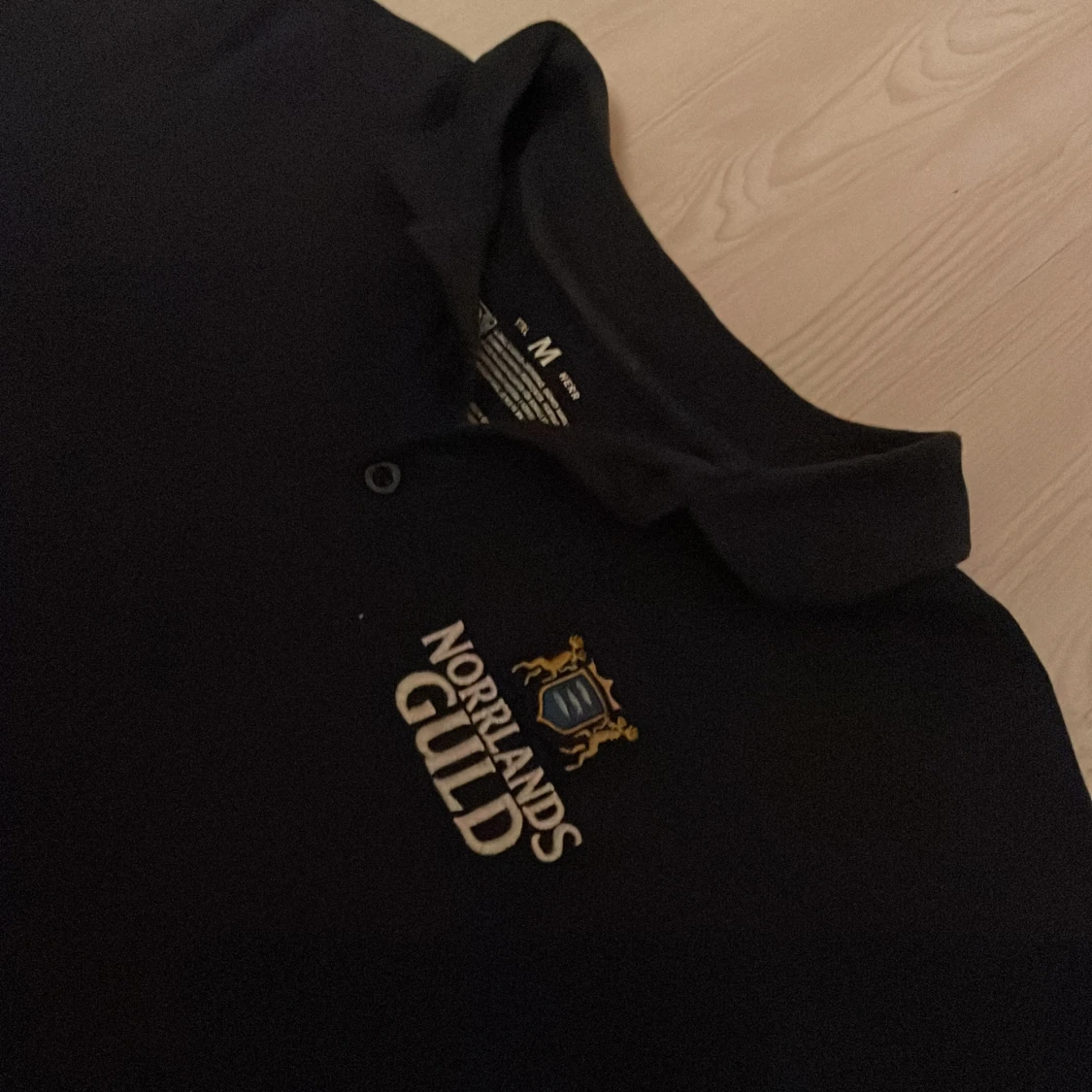 Mörkblå pikétröja Norrlands Guld 