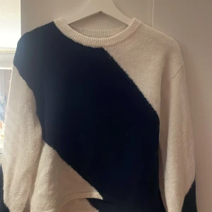  stickad tröja  - Använd bara några gånger som ny💓