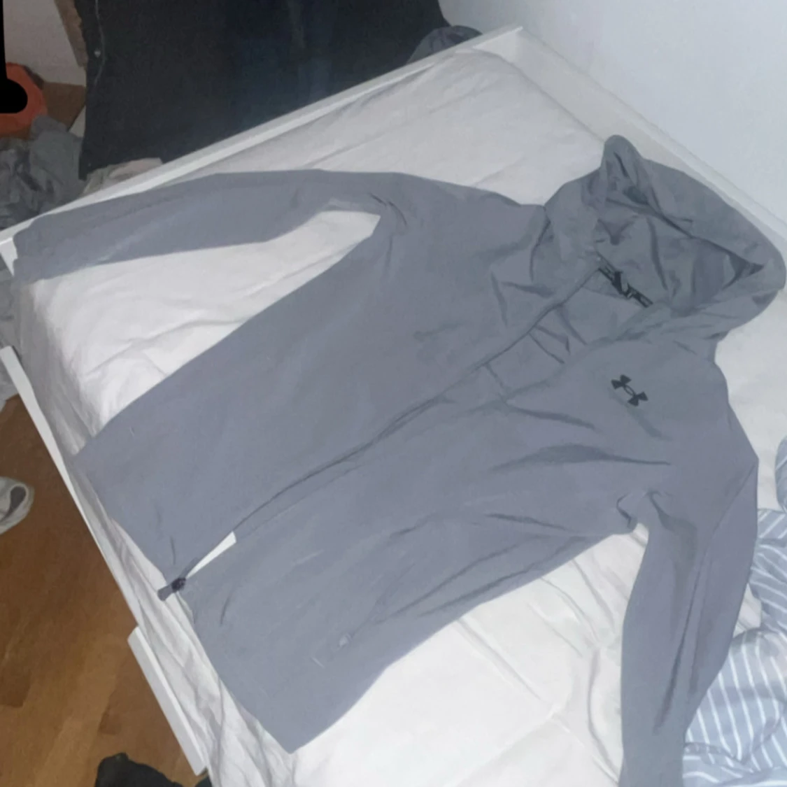 Grå vindjacka från Under Armour