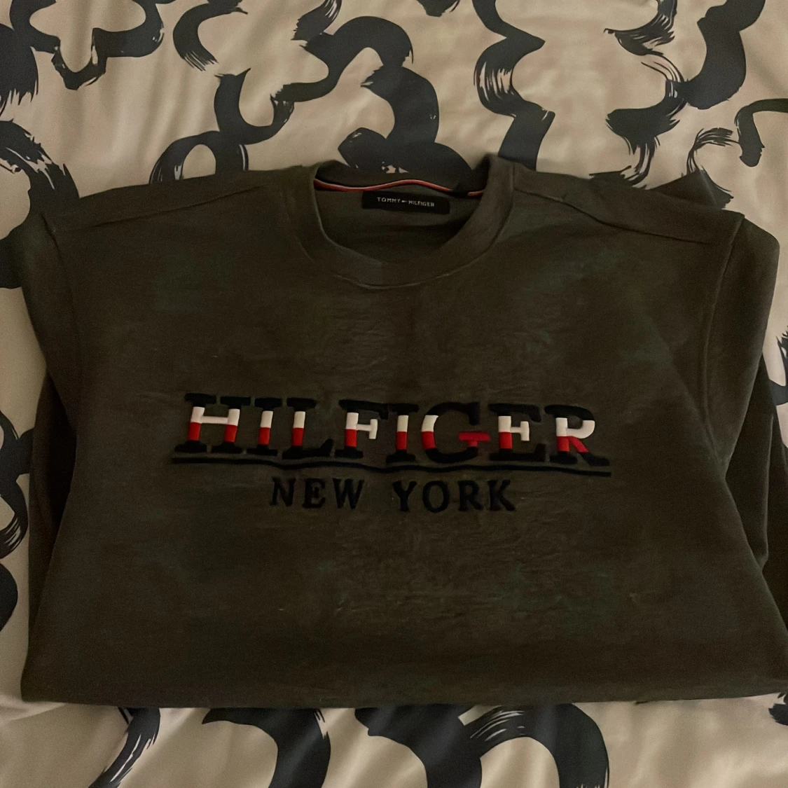 Mörkgrå Tommy Hilfiger sweatshirt - 1