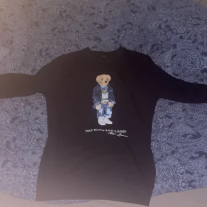 Ralph lauren sweatshirt - Säljer nu denna tvär feta Ralph lauren sweatshirten då den ej tyvärr kommer till användning. Inga skador alls och är helt ny inprincip 