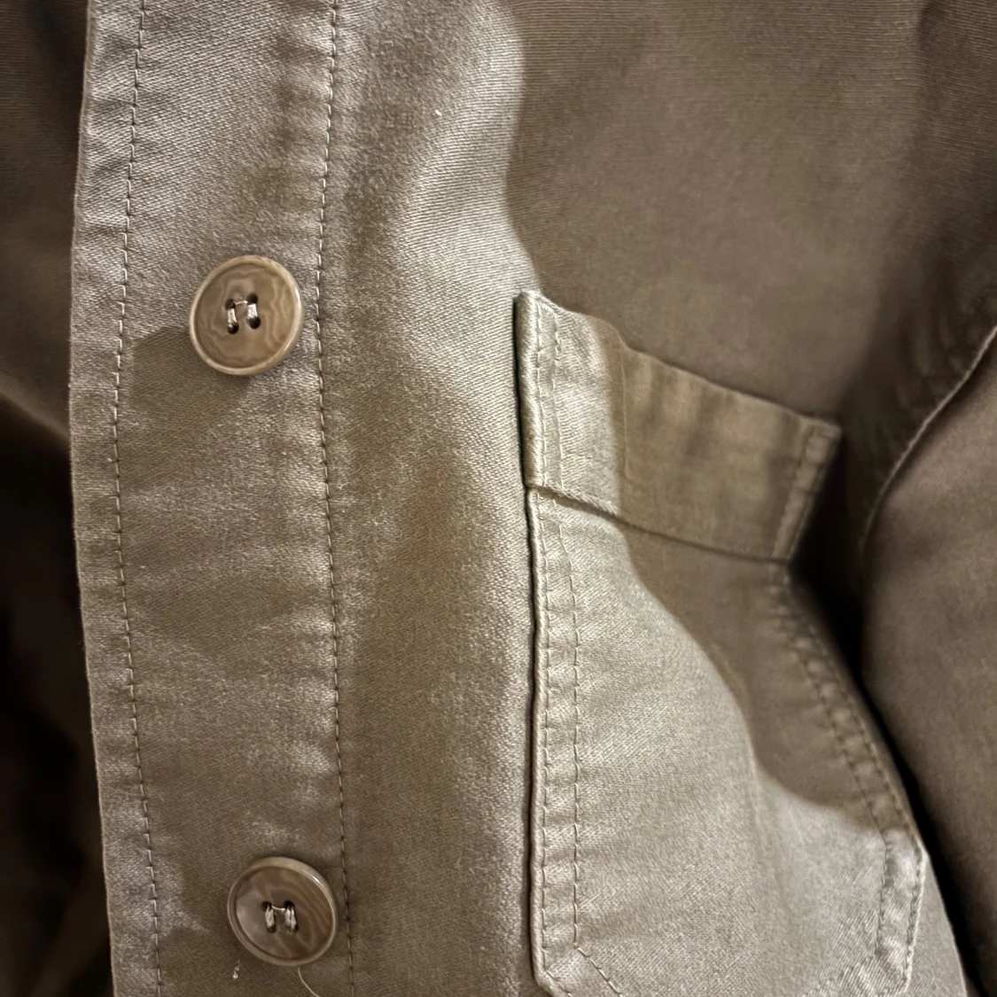 Olivgrön overshirt från Le Mont St Michel - 2