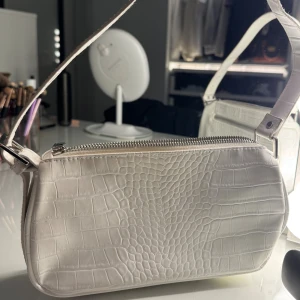 Söt väska - Jätte fin väska som tyvärr ej kommer till användning. Frakt tillkommer 🫶🏼