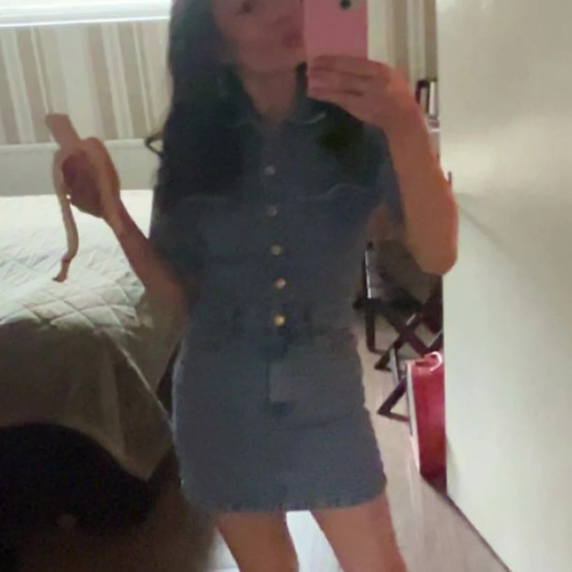 Kort jeansklänning med knappar - 1