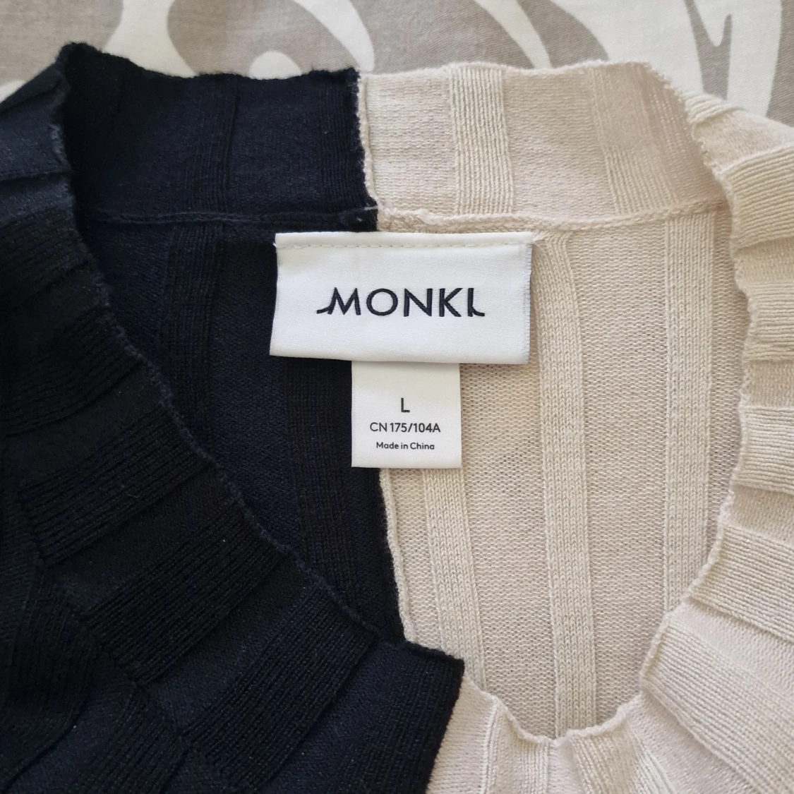 Tvåfärgad ribbad crop-top från Monki - 2