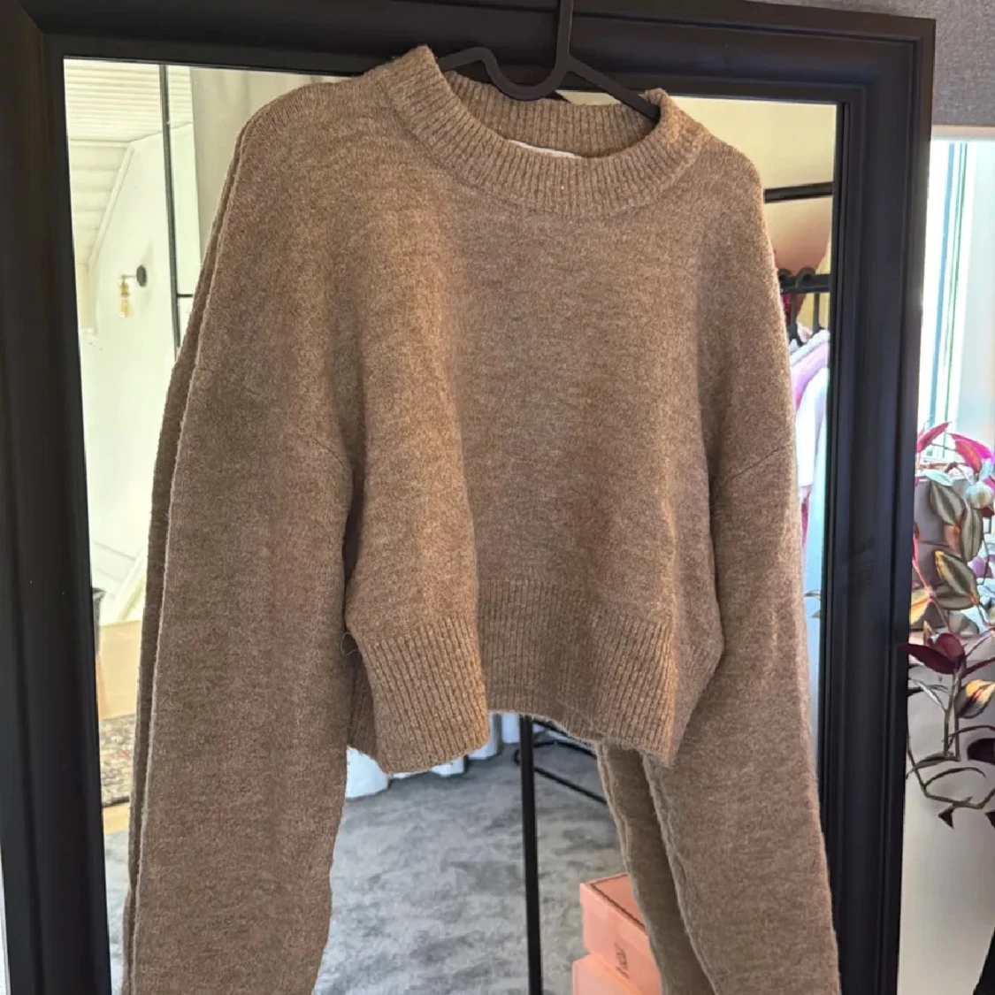 Kort stickad tröja  - 1