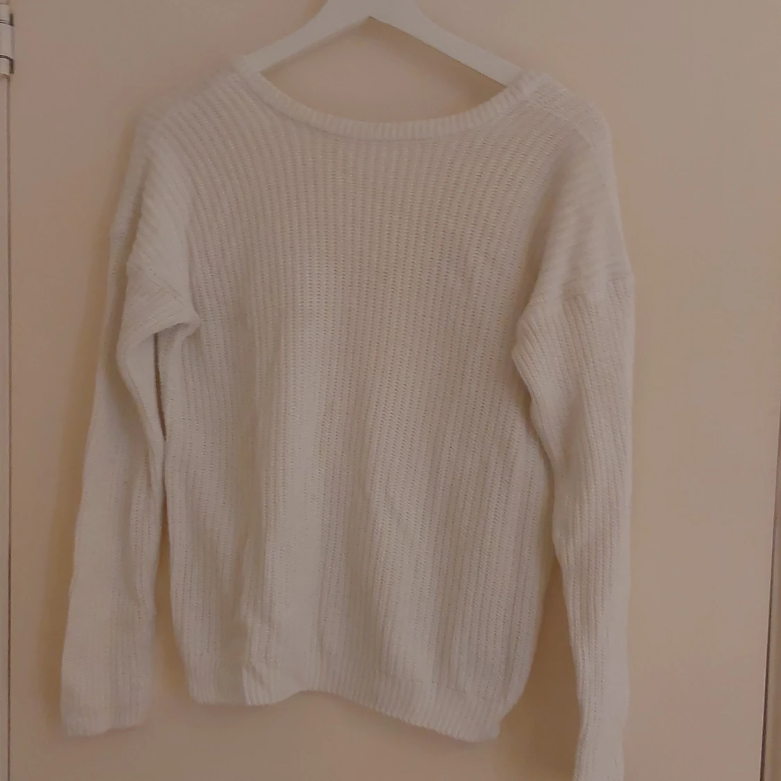 Vit stickad open back tröja från NA-KD - 3