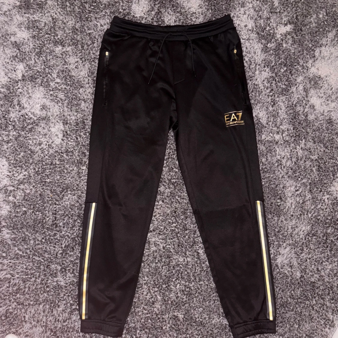 Svarta EA7 Emporio Armani mjukisbyxor