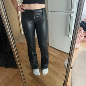 Skinnbyxor  - Skinnbyxor från Gina Young i storlek 152/158 men passar mig som är 161