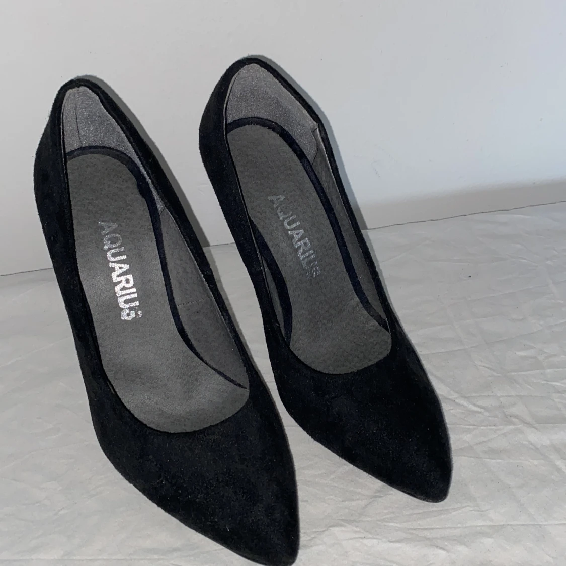 Svarta pumps från Aquarius med klack