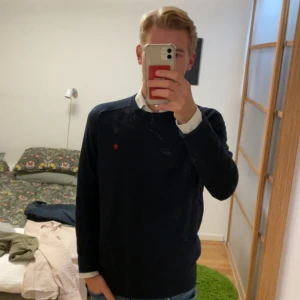 Svart Morris tröja - Snygg Morris tröja. 100% merino ull! Storleken är XL men sitter som ~M. Plagget har inga andra defeketer.