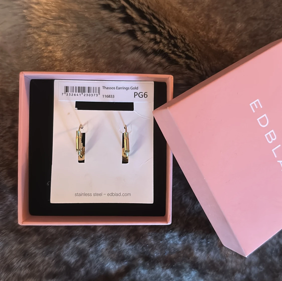 Guldiga örhängen från Edblad - 2