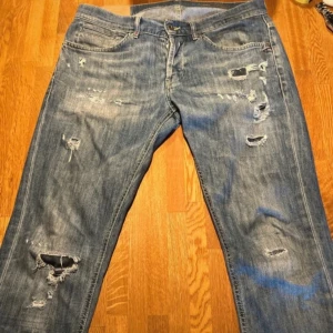 Feta dondup george - Feta dondup george, slitningar från fabrik. Mått syns på bilderna. Vid frågor kom privat!