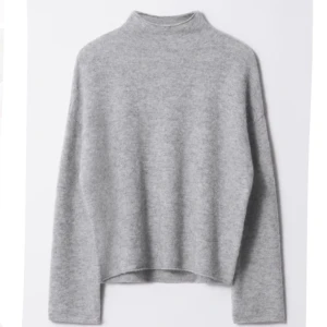 Halv polotröja från &otherstories - Väldigt snygg tröja som inte säljs längre. Perfekt till hösten❣️ skriv vid fler frågor