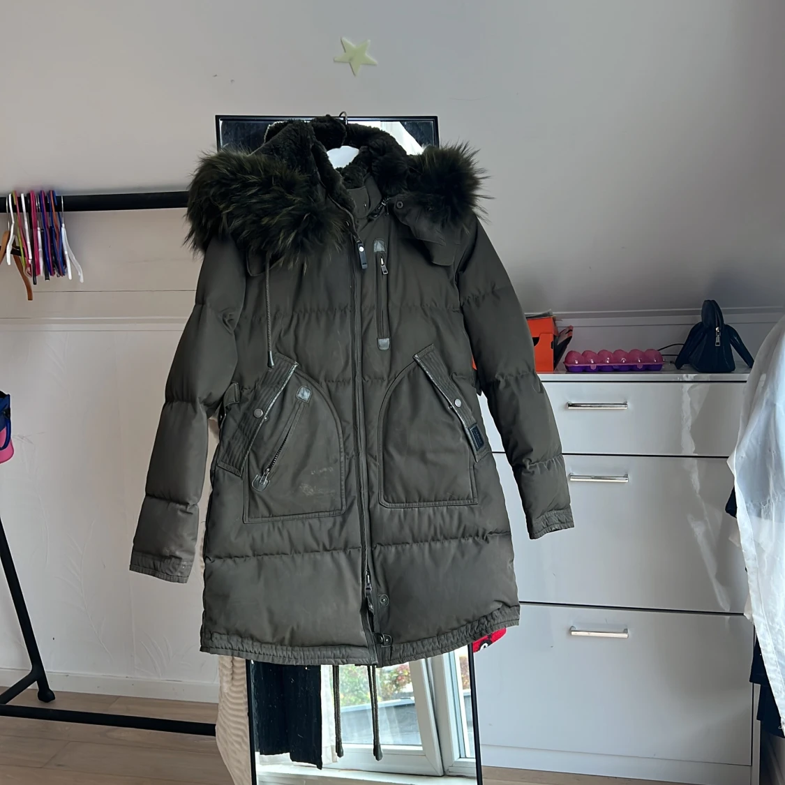 Olivgrön pufferjacka från Cedrico - 1