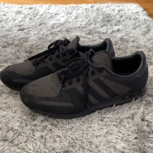 Adidas La trainers - Storlek 43,5