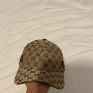 Guccii keps j helt nytt - Guccii keps j helt nytt med finna detaljer väldigt snygg keps TikTok Scandinavia_market följ den gjärna 