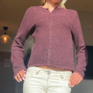 Vinröd stickad kofta  - Super fin nu till hösten 🍂 