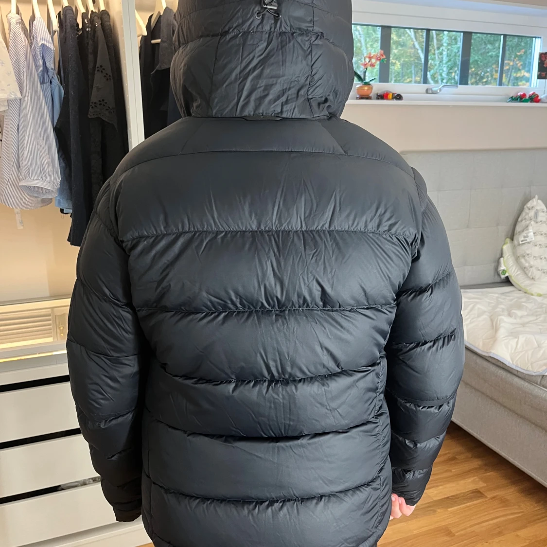Svart pufferjacka från Peak Performance - 2