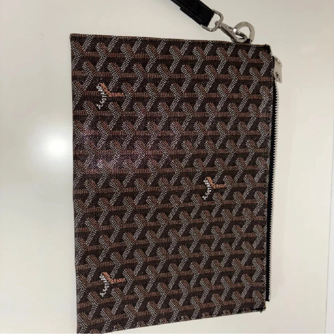 Brun  kuvertväska med mönster