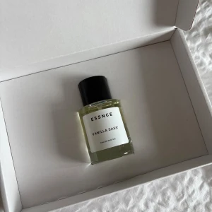 Essnce Vanilla Sass HELT NY - Vanilla Sass, köpt för två veckor sen, ej använd🤍