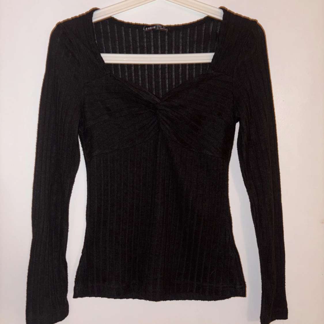 Svart ribbad långärmad topp 