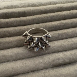 Peak Ring Steel  - Fin silvrig ring från Edblad. Använd ett få antal gånger då jag inte använder silver längre.